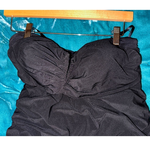 Long Black Ruched Strapless Gown with V-notch Bustline (Size 19/20) - Picture 6 of 7